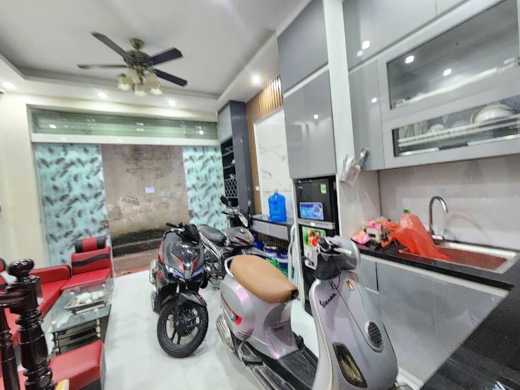 Bán nhà Nguyễn Đức Cảnh - diện tích 20m2 5 tầng - Ô tô nhỏ đỗ - giá 6,8 tỷ