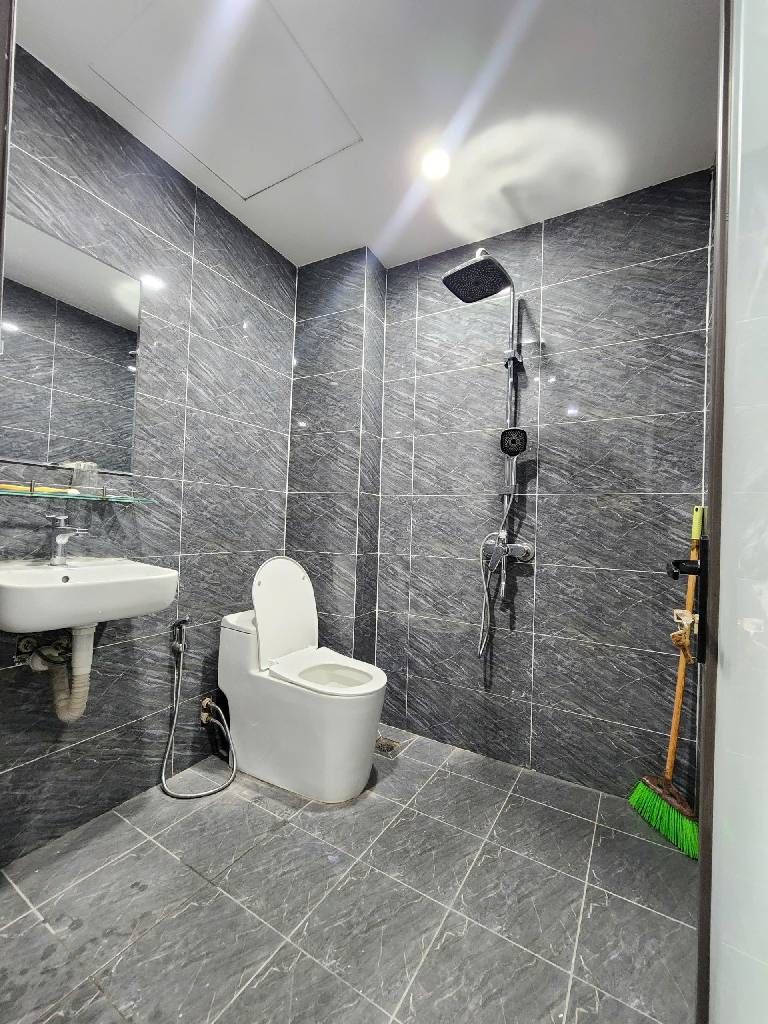 Bán nhà Nguyễn Đức Cảnh - diện tích 20m2 5 tầng - Ô tô nhỏ đỗ - giá 6,8 tỷ