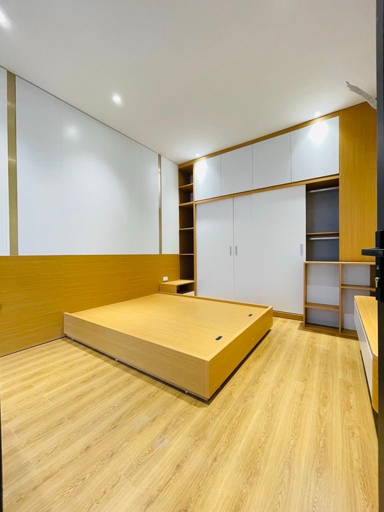 Bán nhà Minh Khai - diện tích 64m2 5 tầng - Ngõ thông rộng thoáng - giá 16,9 tỷ