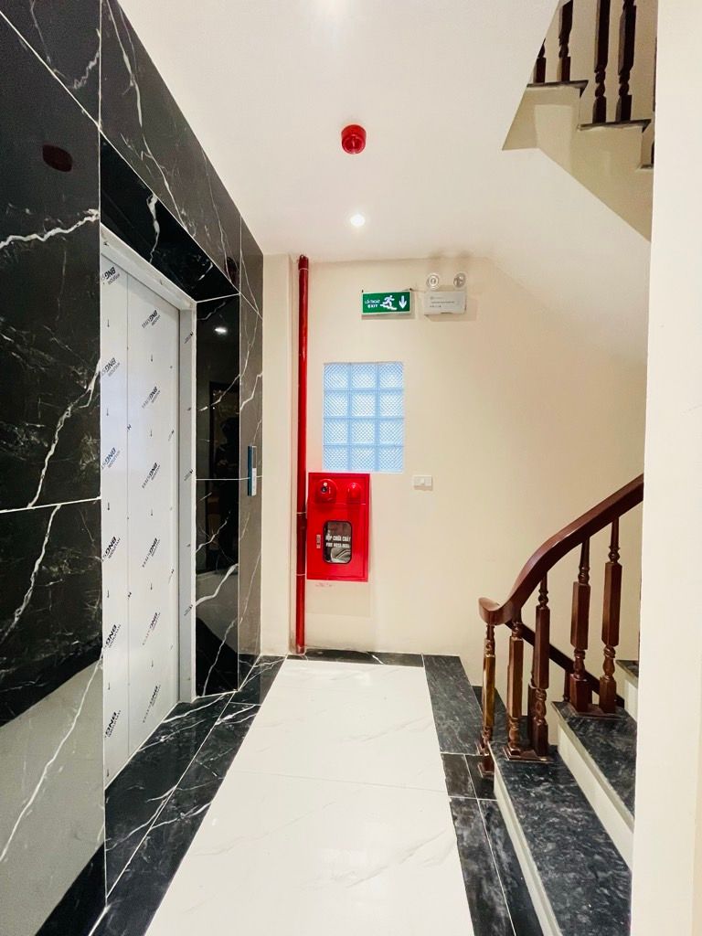 Bán nhà Minh Khai - diện tích 64m2 5 tầng - Ngõ thông rộng thoáng - giá 16,9 tỷ