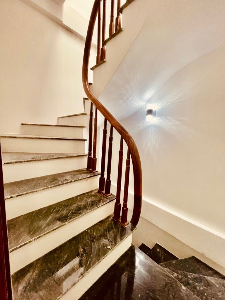 Bán nhà Bùi Xương Trạch - diện tích 39,3m2 6 tầng - ô tô đỗ gần - giá 7,9 tỷ