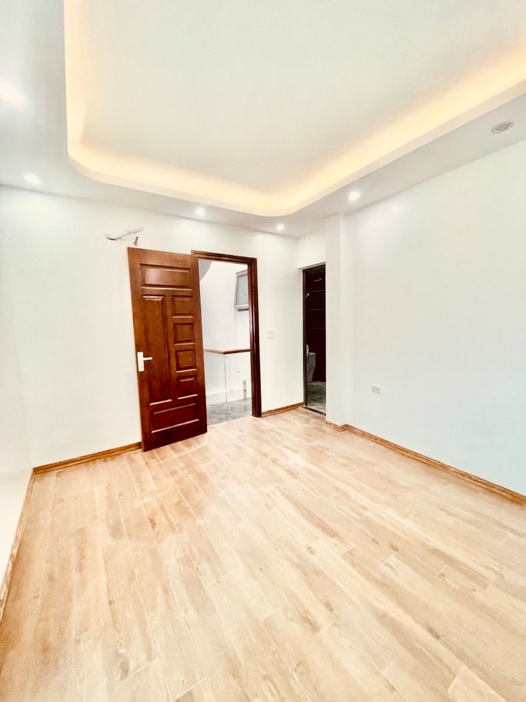 Bán nhà Bùi Xương Trạch - diện tích 39,3m2 6 tầng - ô tô đỗ gần - giá 7,9 tỷ