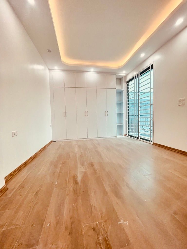 Bán nhà Bùi Xương Trạch - diện tích 39,3m2 6 tầng - ô tô đỗ gần - giá 7,9 tỷ