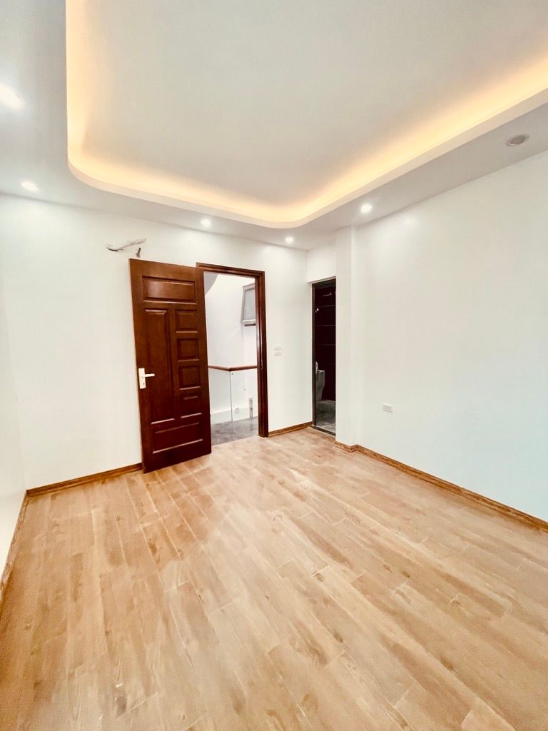 Bán nhà Bùi Xương Trạch - diện tích 39,3m2 6 tầng - ô tô đỗ gần - giá 7,9 tỷ