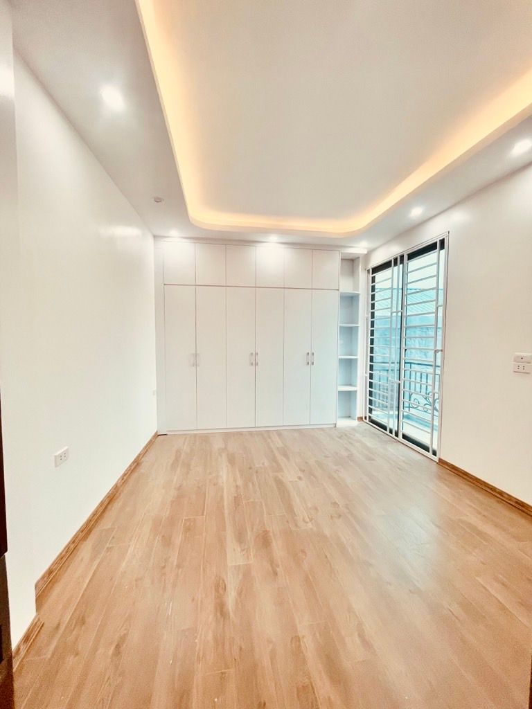 Bán nhà Bùi Xương Trạch - diện tích 39,3m2 6 tầng - ô tô đỗ gần - giá 7,9 tỷ