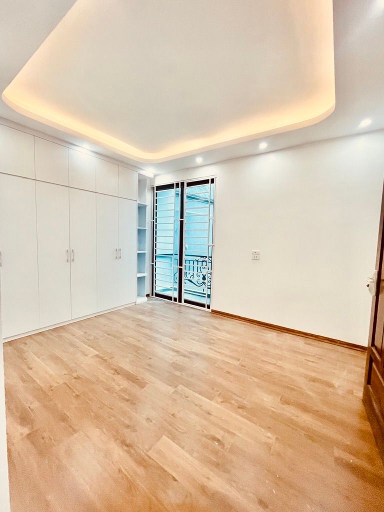 Bán nhà Bùi Xương Trạch - diện tích 39,3m2 6 tầng - ô tô đỗ gần - giá 7,9 tỷ