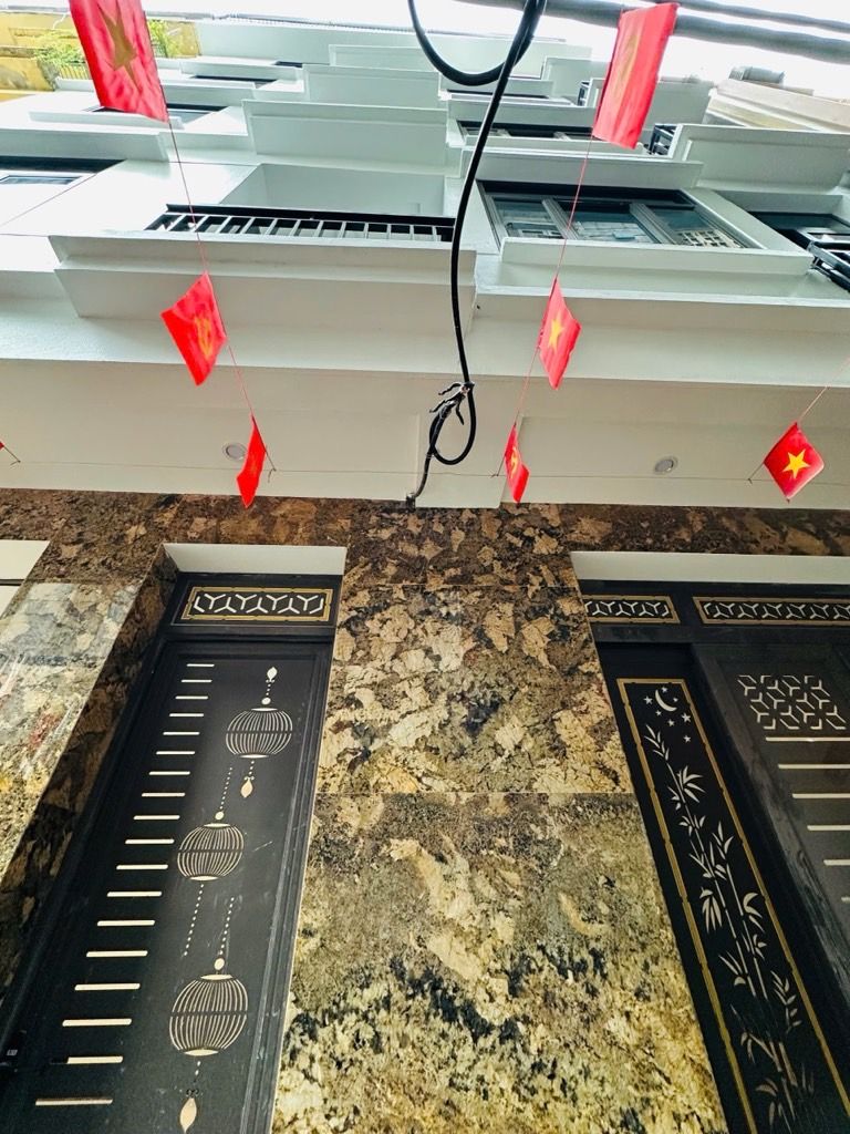 Bán nhà Minh Khai - diện tích 54m2 6 tầng - ô tô tránh - giá 22 tỷ