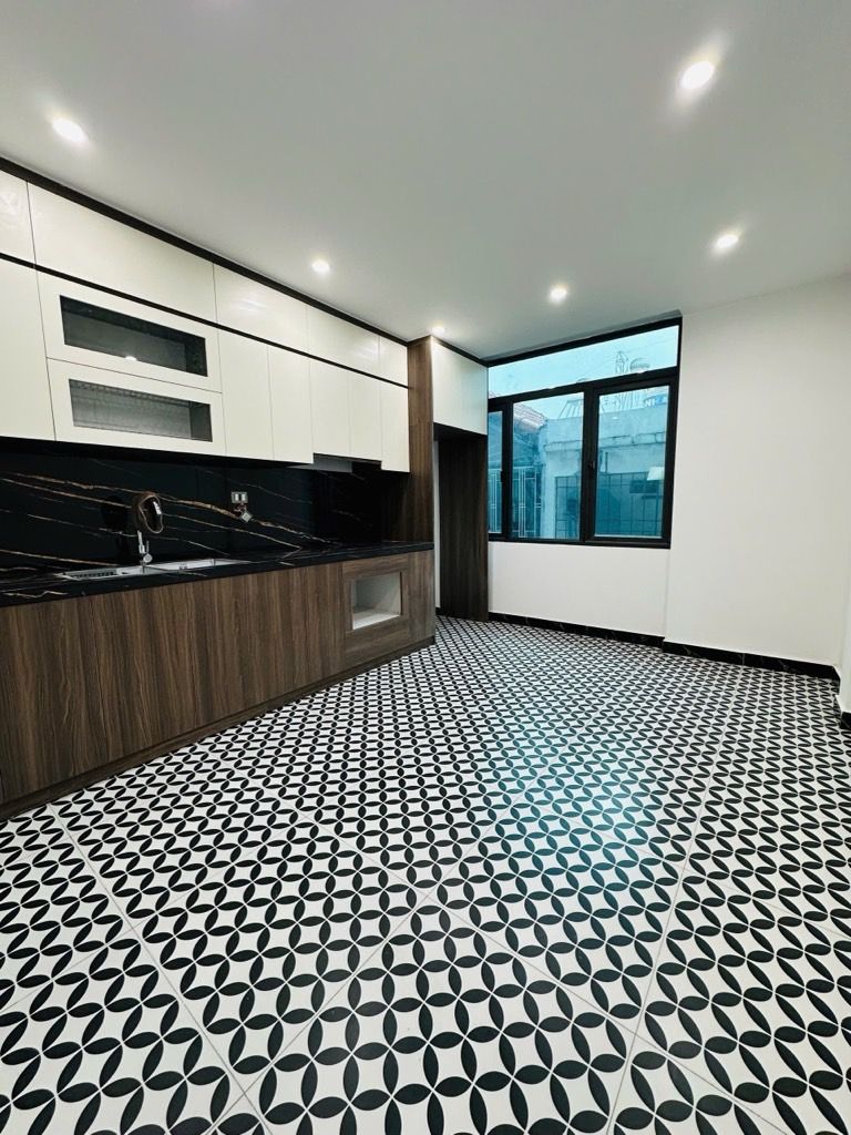 Bán nhà Minh Khai - diện tích 54m2 6 tầng - ô tô tránh - giá 22 tỷ