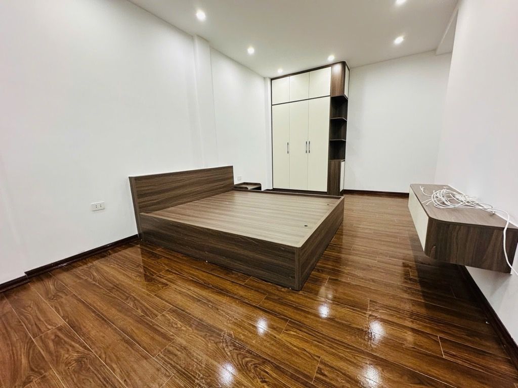 Bán nhà Minh Khai - diện tích 54m2 6 tầng - ô tô tránh - giá 22 tỷ