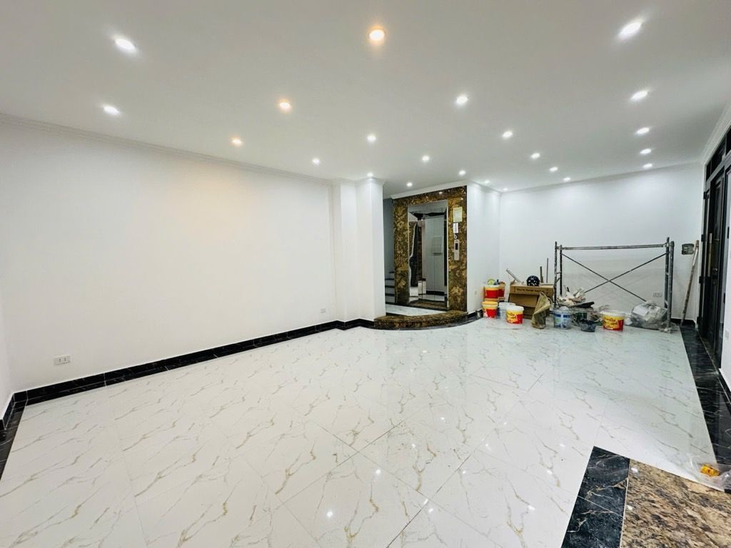 Bán nhà Minh Khai - diện tích 54m2 6 tầng - ô tô tránh - giá 22 tỷ