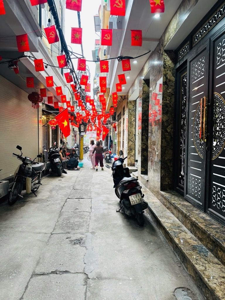 Bán nhà Minh Khai - diện tích 54m2 6 tầng - ô tô tránh - giá 22 tỷ