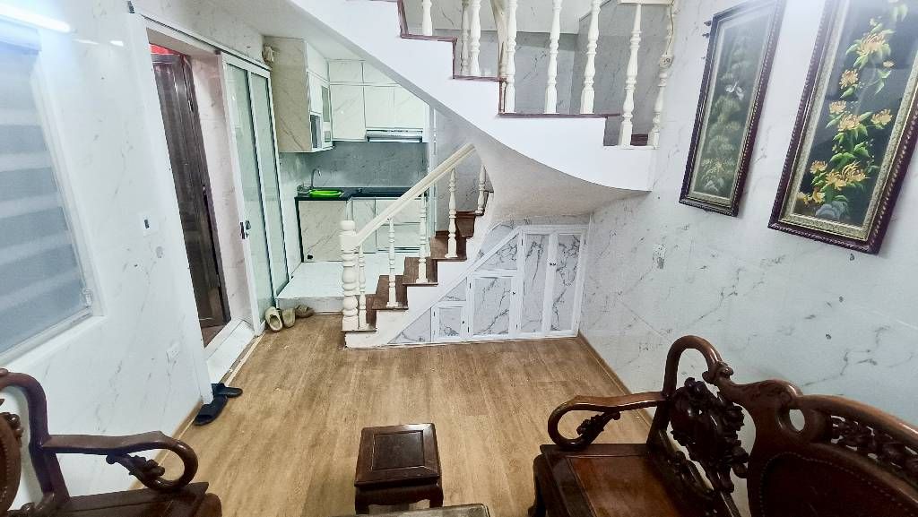 Bán nhà Vũ Tông Phan - diện tích 30m2 3 tầng - ngõ thông, 3 gác đỗ tận cửa - giá 3,05 tỷ