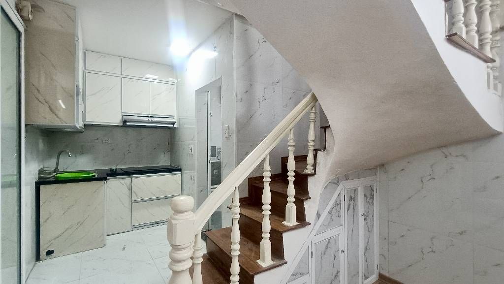 Bán nhà Vũ Tông Phan - diện tích 30m2 3 tầng - ngõ thông, 3 gác đỗ tận cửa - giá 3,05 tỷ