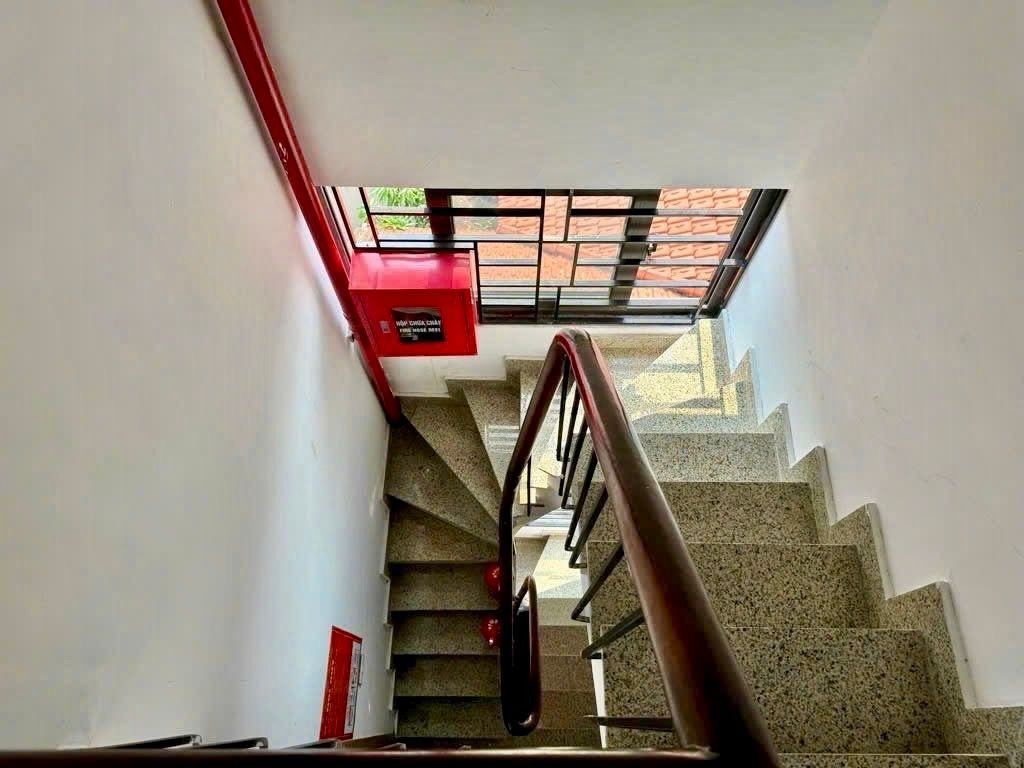 Bán nhà Kim Giang - diện tích 65m2 7 tầng - gần ô tô - giá 23,99 tỷ