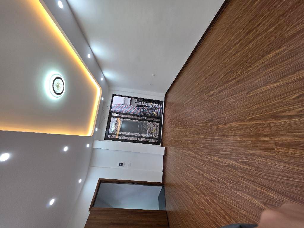 Bán nhà Đê La Thành - diện tích 44.5m2 5 tầng - Nhà đẹp hiếm có - giá 8,5 tỷ