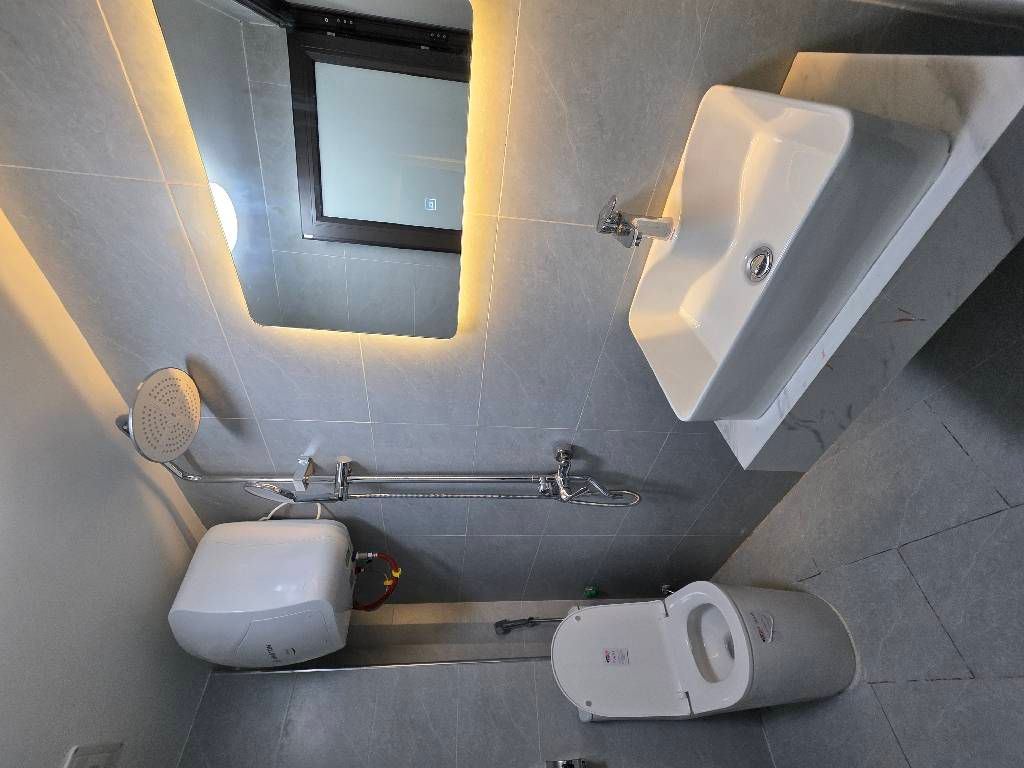 Bán nhà Đê La Thành - diện tích 44.5m2 5 tầng - Nhà đẹp hiếm có - giá 8,5 tỷ