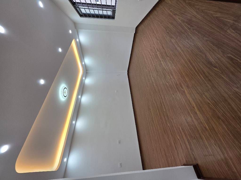 Bán nhà Đê La Thành - diện tích 44.5m2 5 tầng - Nhà đẹp hiếm có - giá 8,5 tỷ