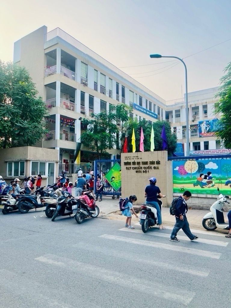 Bán nhà Nguyễn Quý Đức - diện tích 54.7m2 1 tầng - ô tô đỗ chân cầu thang - giá 4,2 tỷ