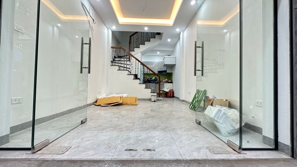 Bán nhà Giải Phóng - diện tích 25m2 5 tầng - ô tô vào nhà đỗ cửa - giá 12,7 tỷ