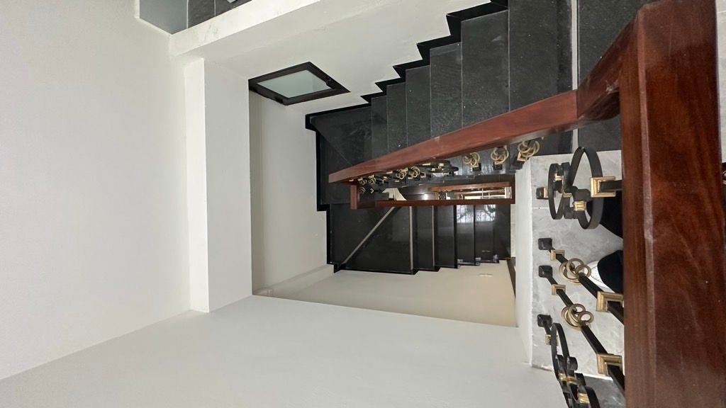 Bán nhà Giải Phóng - diện tích 25m2 5 tầng - ô tô vào nhà đỗ cửa - giá 12,7 tỷ