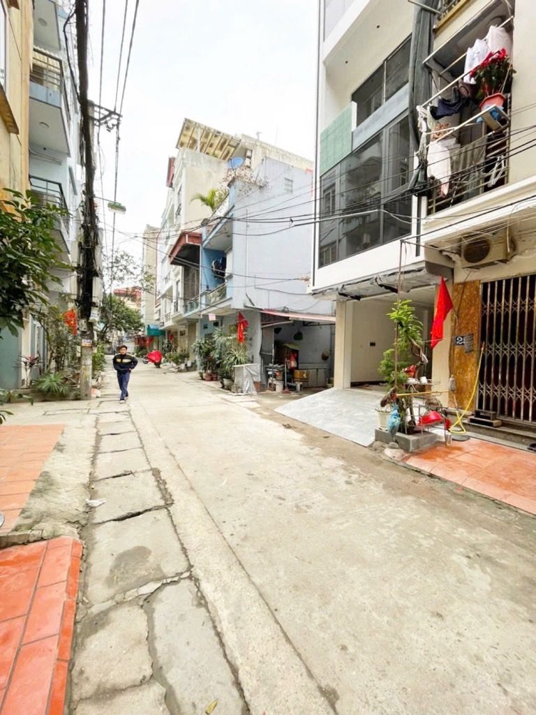 Bán nhà Ngọc Hồi - diện tích 41,5m2 5 tầng - Ô tô tránh - giá 13,98 tỷ