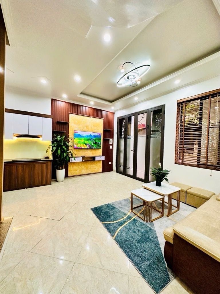 Bán nhà Định Công Thượng - diện tích 31m2 5 tầng - Mặt tiền 5m hiếm - giá 8,5 tỷ