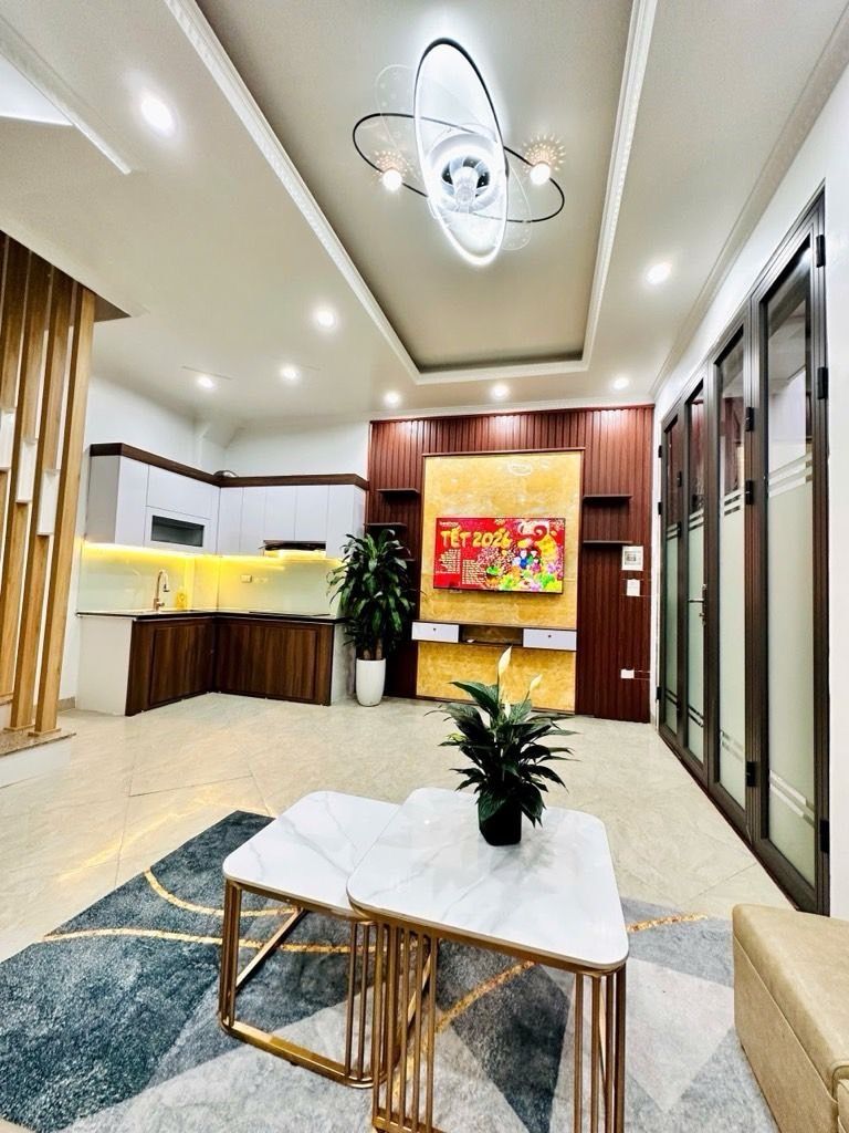 Bán nhà Định Công Thượng - diện tích 31m2 5 tầng - Mặt tiền 5m hiếm - giá 8,5 tỷ