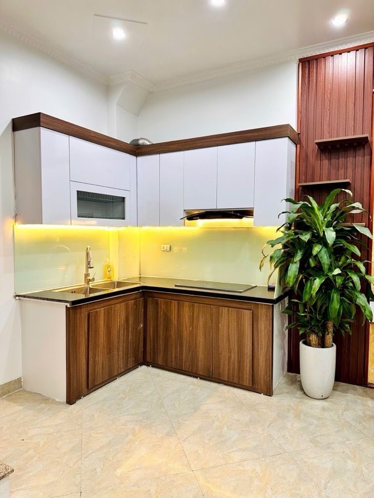 Bán nhà Định Công Thượng - diện tích 31m2 5 tầng - Mặt tiền 5m hiếm - giá 8,5 tỷ