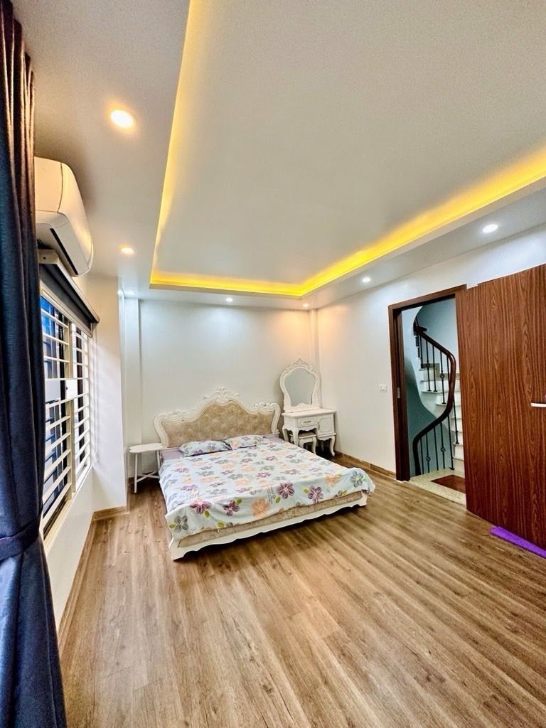 Bán nhà Định Công Thượng - diện tích 31m2 5 tầng - Mặt tiền 5m hiếm - giá 8,5 tỷ