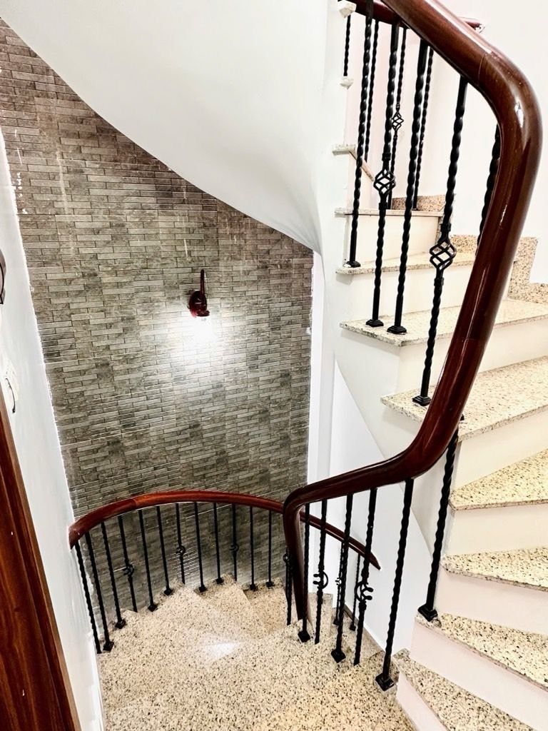 Bán nhà Định Công Thượng - diện tích 31m2 5 tầng - Mặt tiền 5m hiếm - giá 8,5 tỷ