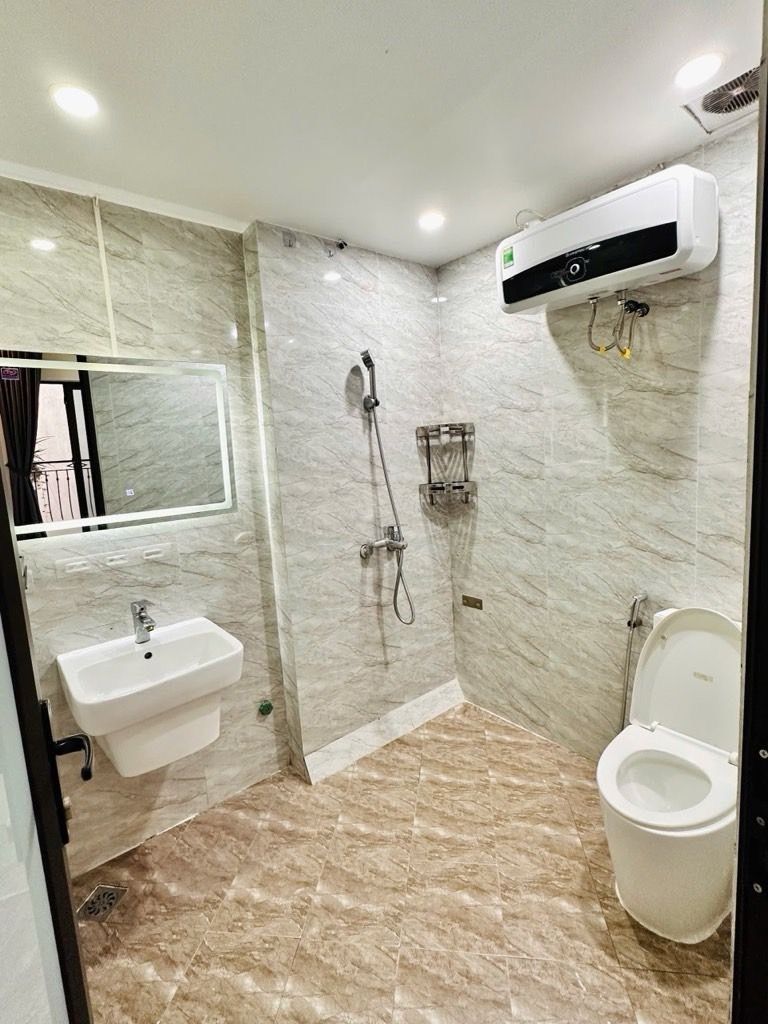 Bán nhà Định Công Thượng - diện tích 31m2 5 tầng - Mặt tiền 5m hiếm - giá 8,5 tỷ