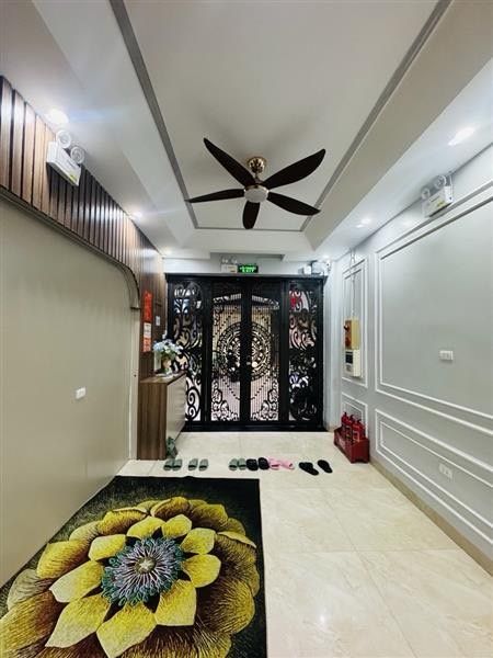 Bán nhà Hoàng Mai - diện tích 42m2 5 tầng - Lô góc 2 mặt ngõ - giá 13,6 tỷ