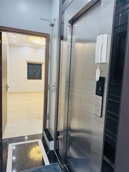 Bán nhà Hoàng Mai - diện tích 42m2 5 tầng - Lô góc 2 mặt ngõ - giá 13,6 tỷ