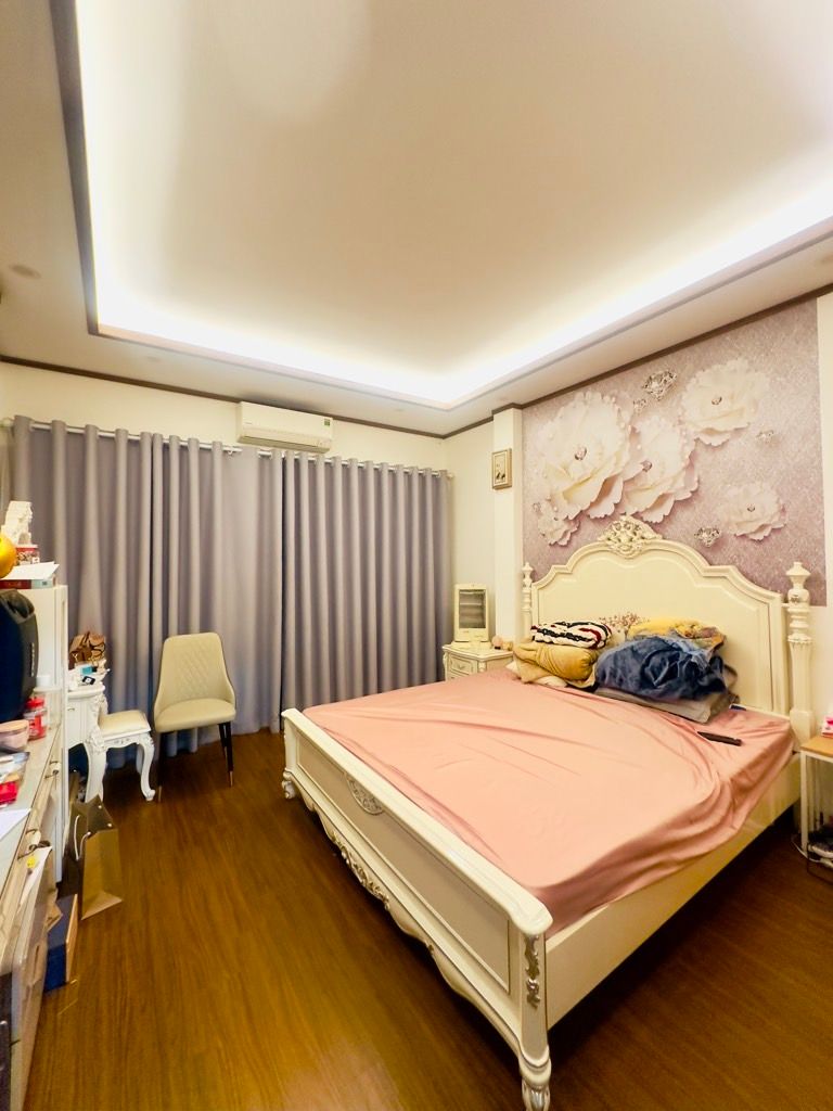 Bán nhà Thịnh Hào - diện tích 39m2 5 tầng - Ô TÔ VÀO NHÀ - giá 16 tỷ