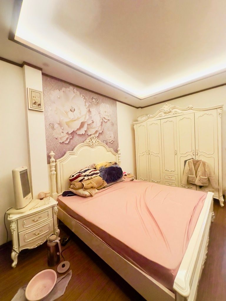 Bán nhà Thịnh Hào - diện tích 39m2 5 tầng - Ô TÔ VÀO NHÀ - giá 16 tỷ