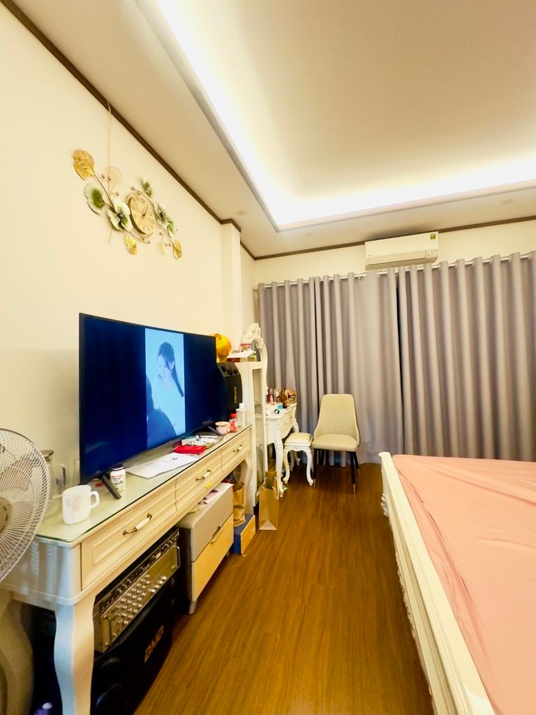 Bán nhà Thịnh Hào - diện tích 39m2 5 tầng - Ô TÔ VÀO NHÀ - giá 16 tỷ