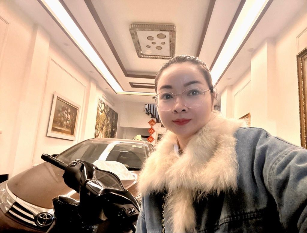 Bán nhà Thịnh Hào - diện tích 39m2 5 tầng - Ô TÔ VÀO NHÀ - giá 16 tỷ