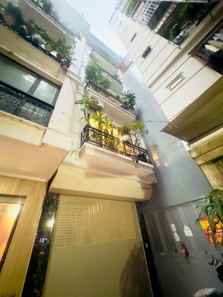 Bán nhà Thịnh Hào - diện tích 39m2 5 tầng - Ô TÔ VÀO NHÀ - giá 16 tỷ