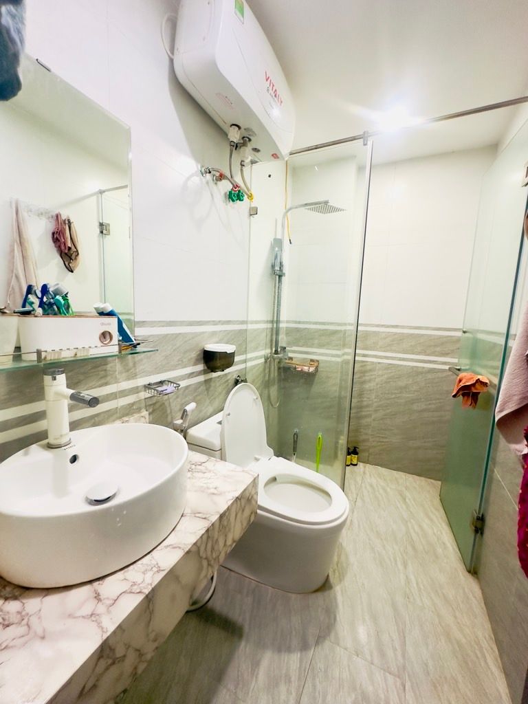 Bán nhà Thịnh Hào - diện tích 39m2 5 tầng - Ô TÔ VÀO NHÀ - giá 16 tỷ