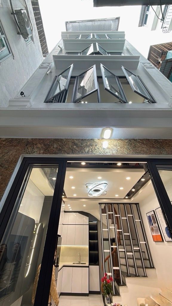 Bán nhà Ngõ Văn Hương - diện tích 25,2m2 5 tầng - Nhà đẹp hiếm có - giá 7,85 tỷ