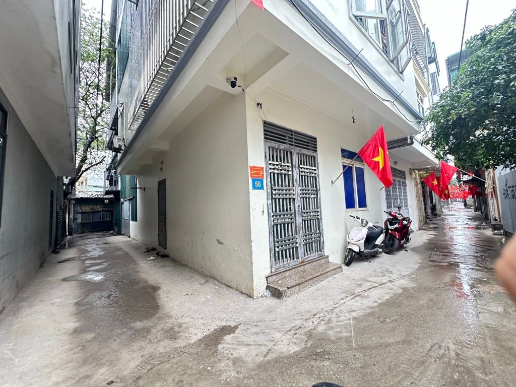 Bán nhà Lê Trong Tấn - diện tích 40m2 3 tầng - ô tô đỗ sát nhà - giá 4,4 tỷ