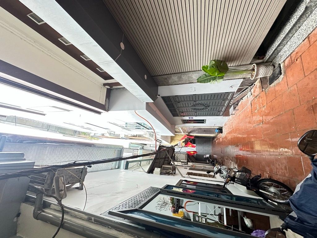 Bán nhà Lê Trong Tấn - diện tích 40m2 3 tầng - ô tô đỗ sát nhà - giá 4,4 tỷ