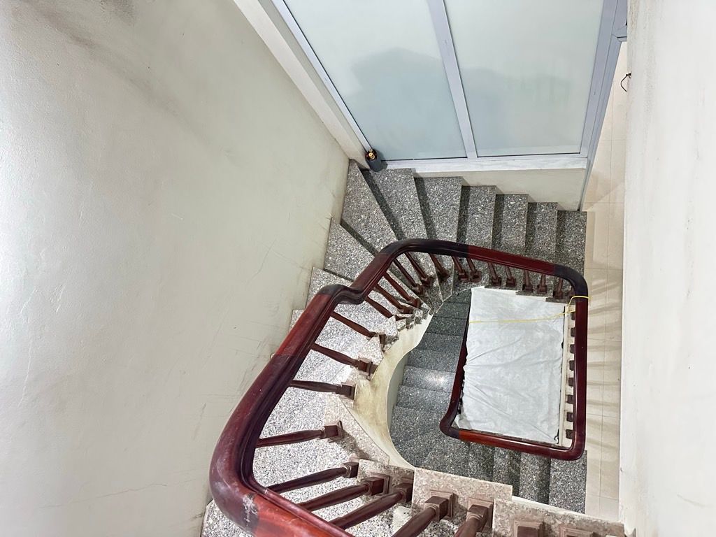 Bán nhà Lê Trong Tấn - diện tích 40m2 3 tầng - ô tô đỗ sát nhà - giá 4,4 tỷ