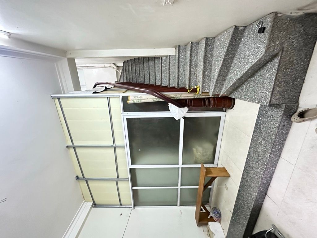 Bán nhà Lê Trong Tấn - diện tích 40m2 3 tầng - ô tô đỗ sát nhà - giá 4,4 tỷ