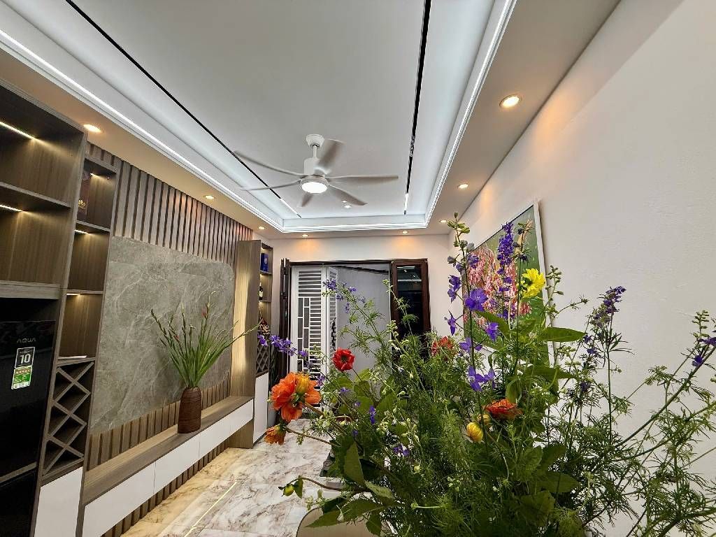 Bán nhà Tân Mai - diện tích 26m2 5 tầng - nhà đẹp đủ công năng - giá 8,6 tỷ