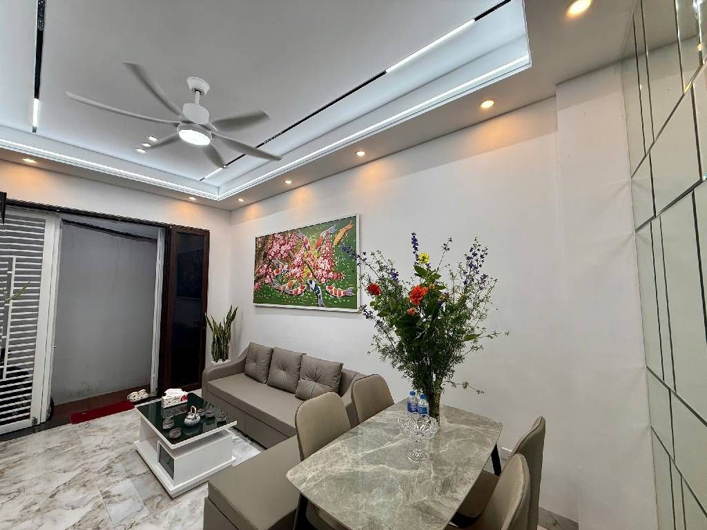 Bán nhà Tân Mai - diện tích 26m2 5 tầng - nhà đẹp đủ công năng - giá 8,6 tỷ