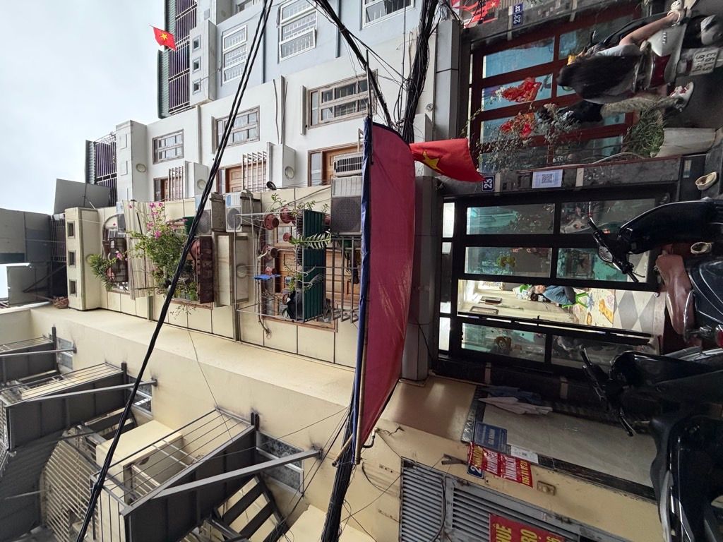 Bán nhà Thanh Lân - diện tích 38m2 5 tầng - Ô tô tránh - giá 10,5 tỷ