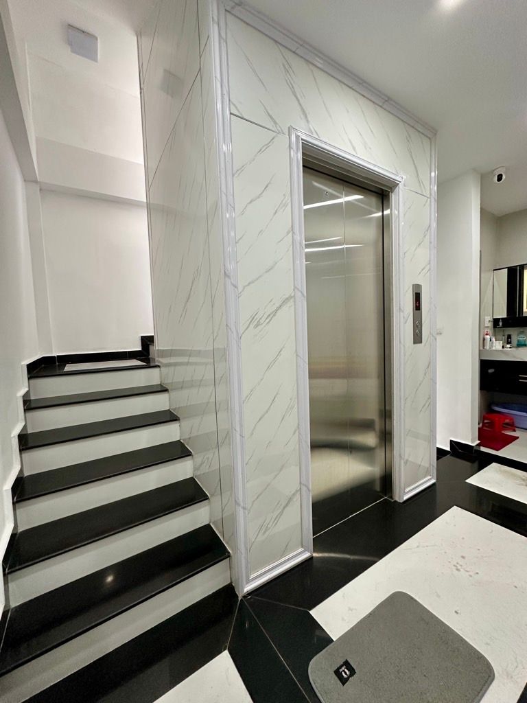 Bán nhà Đại La - diện tích 48m2 6 tầng - NGÕ OTO TRÁNH - giá 20 tỷ