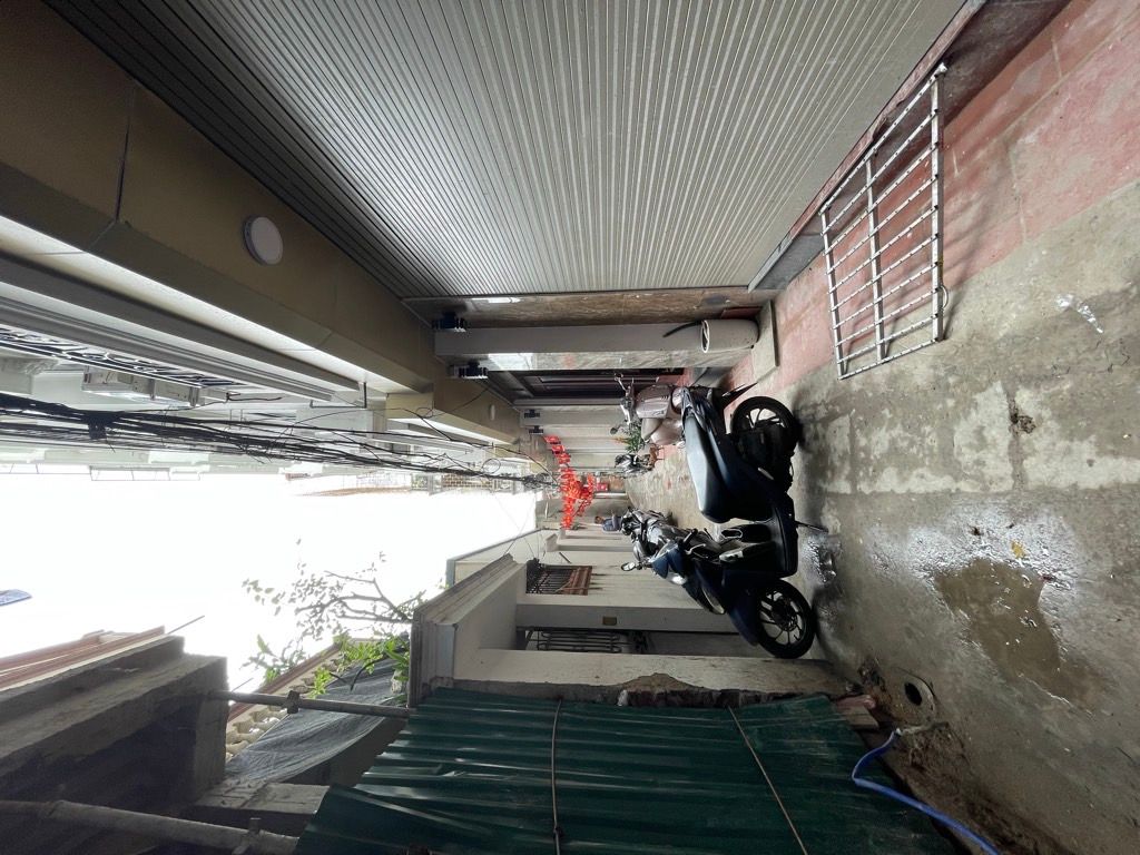 Bán nhà Trương Định - diện tích 30m2 5 tầng - Ngõ thông, bãi gửi ô tô gần nhà - giá 8,5 tỷ