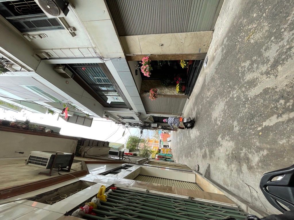 Bán nhà Trương Định - diện tích 30m2 5 tầng - Ngõ thông, bãi gửi ô tô gần nhà - giá 8,5 tỷ